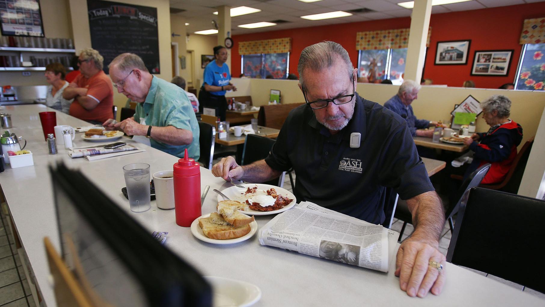Robert's Restaurant packed with loyal fans, employees